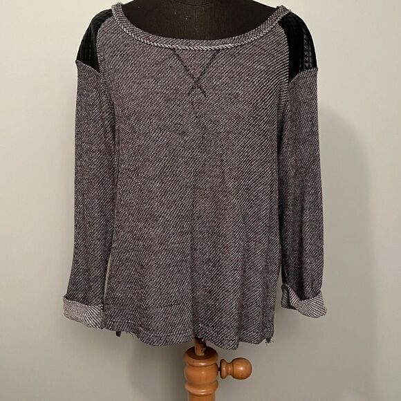 Casual Lush Sweater with Quilted Leather Shoulders - Picture 8 of 14